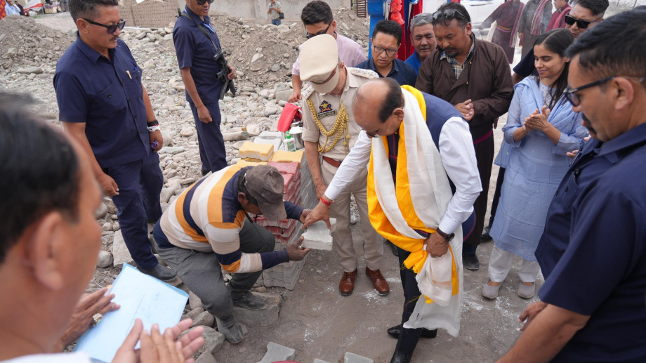 One and a Half Crore for the Oracle Path